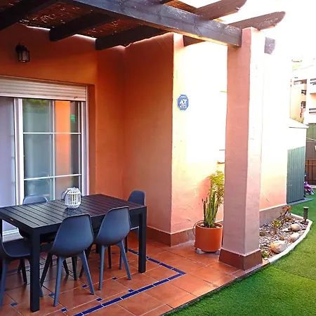 Casa Di Cotro Bajo Con Gran Jardin Apartment