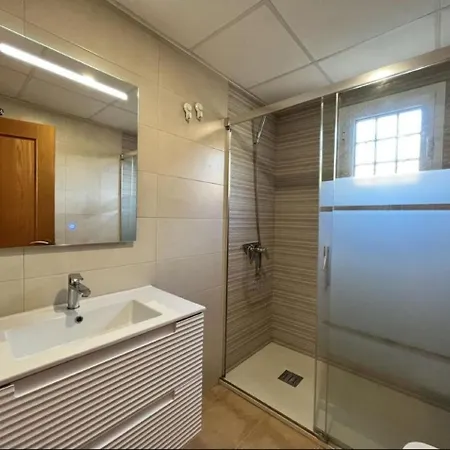 Casa Di Cotro Bajo Con Gran Jardin * Vera