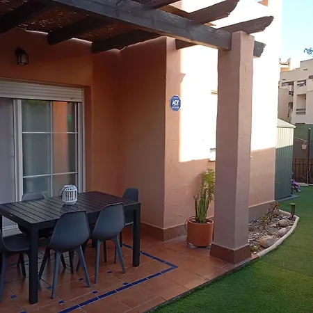 Apartment Casa Di Cotro Bajo Con Gran Jardin